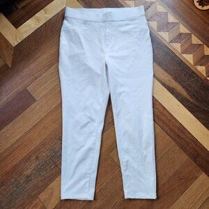 NWOT Time And Tru White Stretch Pull-On Jeans Size Medium (8-10)